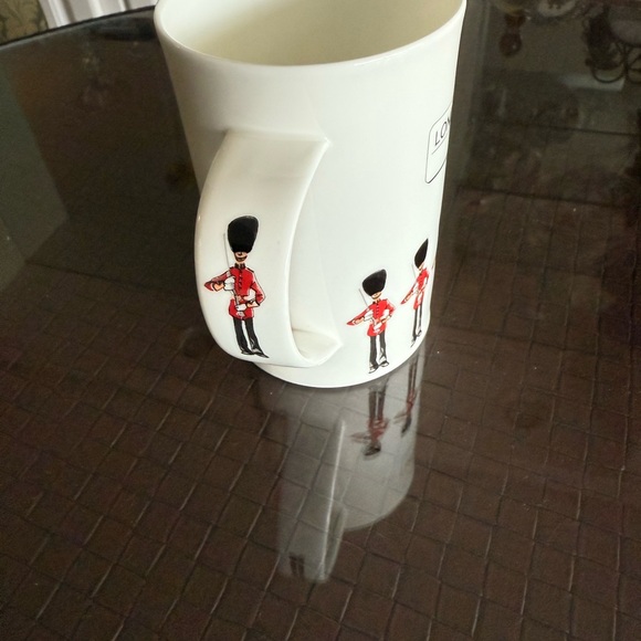 Harrods Royal Guard White and Red Mug - Picture 3 of 6